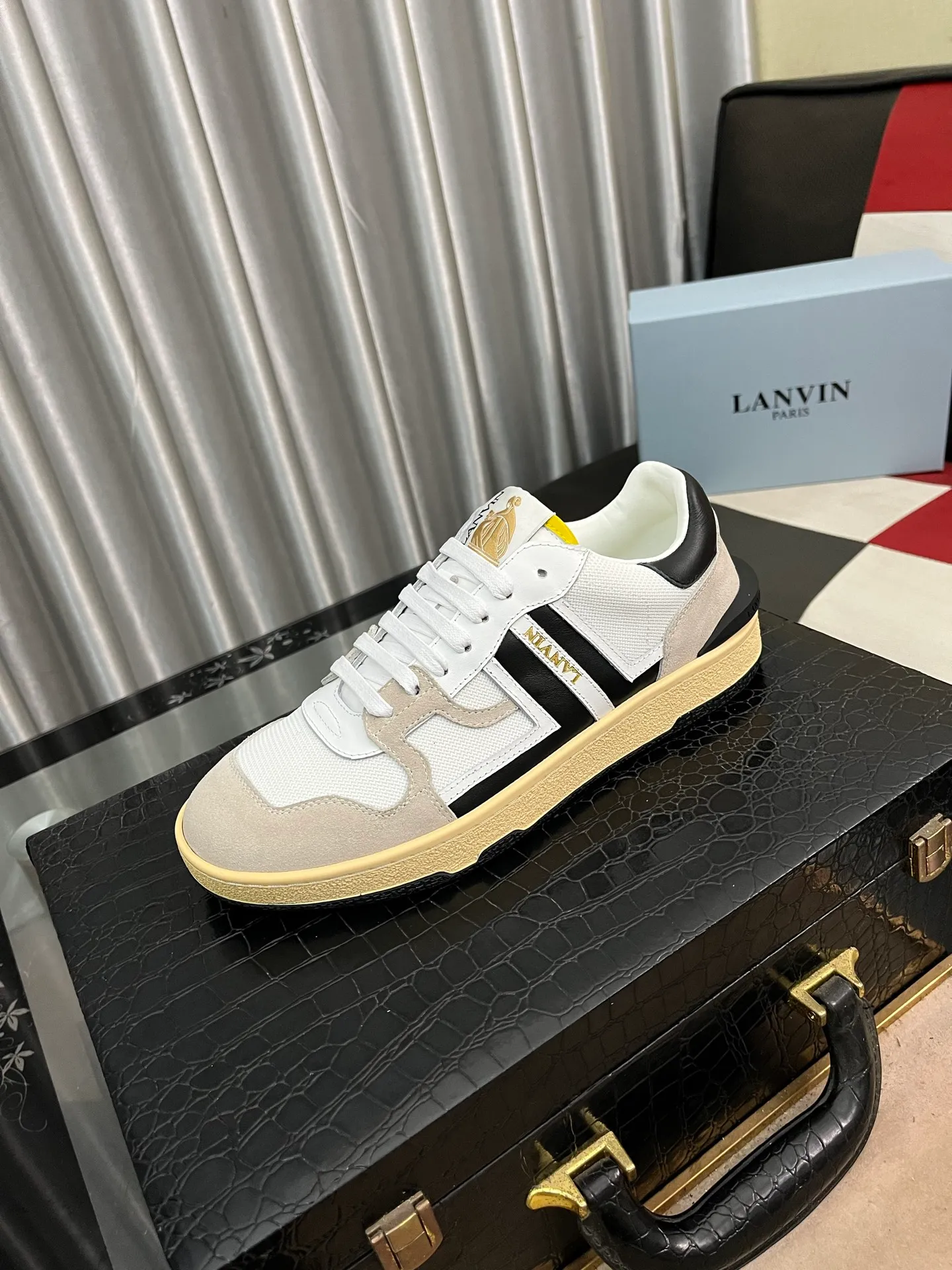 Men's men's shoes 💰540⌚️⌚️❗️Lanvin# Lanvin spring and summer series new colors latest lace up fashion casual forrest shoes running shoes ~ bumpr high quality couple series‼ ️ The latest trendy products of the season 🌈Many bloggers have started buying original models and custom-made them. The uppers are made of nubuck leather. They are very versatile, fashionable and casual, and are comfortable on the feet. Recommended for personal use! The original molded rubber backing with clear logo is wear-resistant. Standard code for couples: female code 35~40, male code 38-45